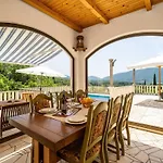 Niko - Three Bedroom With Swimming Pool Vila