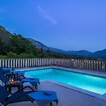 Vila Niko - Three Bedroom With Swimming Pool