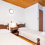 Niko - Three Bedroom With Swimming Pool