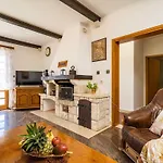 Niko - Three Bedroom With Swimming Pool Vila *