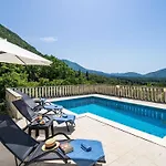 Niko - Three Bedroom With Swimming Pool Vila Gruda