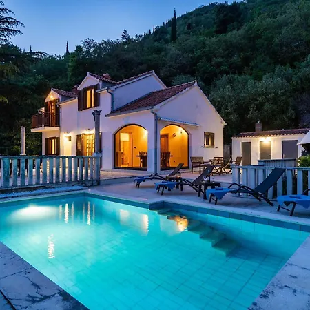 Niko - Three Bedroom With Swimming Pool 빌라 그루다