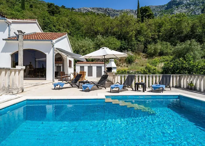 Niko - Three Bedroom With Swimming Pool