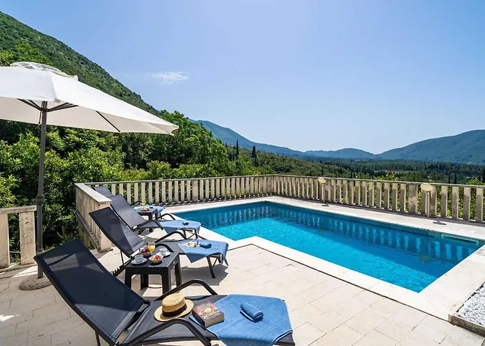 Niko - Three Bedroom With Swimming Pool 빌라 그루다