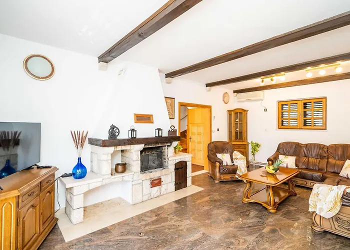 Niko - Three Bedroom With Swimming Pool * 그루다