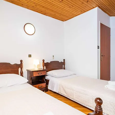 Niko - Three Bedroom With Swimming Pool