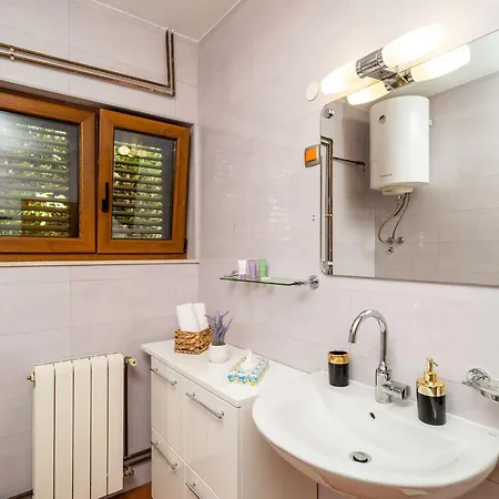 Vila Niko - Three Bedroom With Swimming Pool Gruda