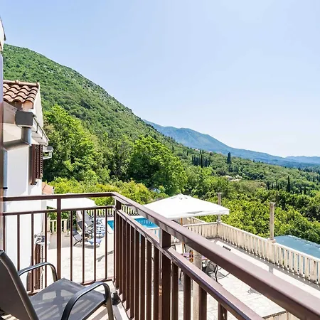 Niko - Three Bedroom With Swimming Pool *