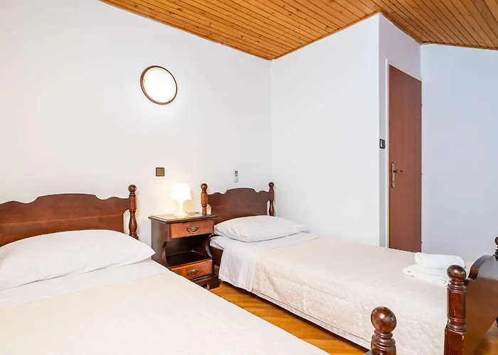 Niko - Three Bedroom With Swimming Pool