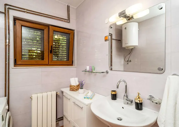 Villa Niko - Three Bedroom With Swimming Pool Gruda