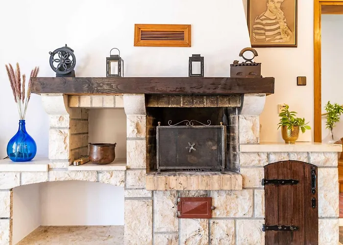 Niko - Three Bedroom With Swimming Pool *