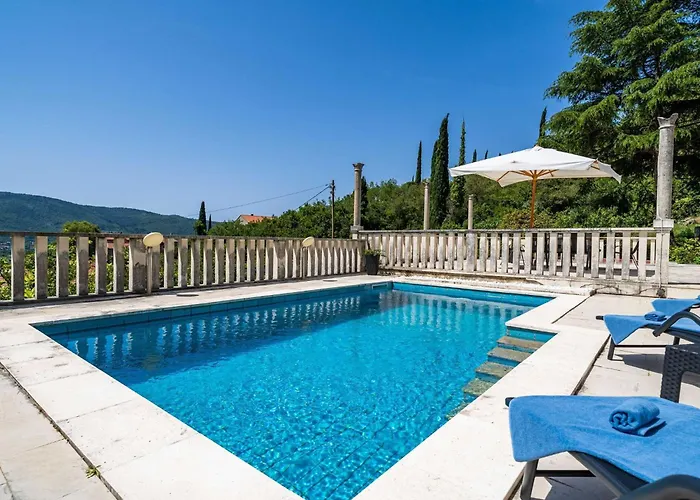 Villa Niko - Three Bedroom With Swimming Pool *