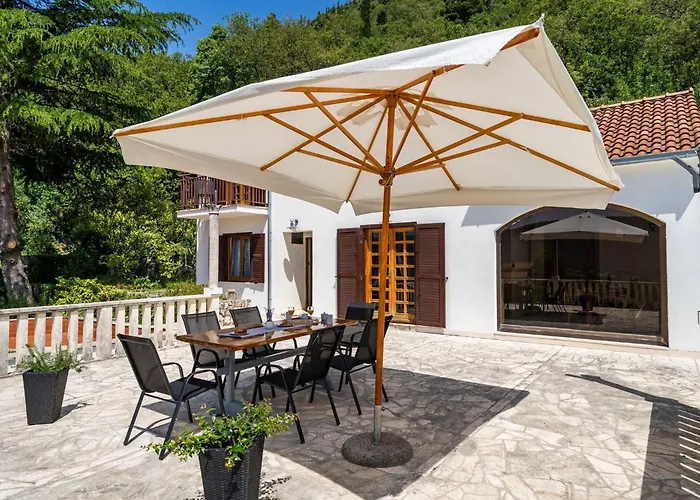 Niko - Three Bedroom With Swimming Pool *