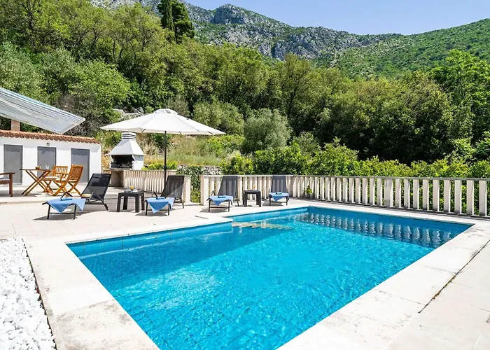 Niko - Three Bedroom With Swimming Pool Villa